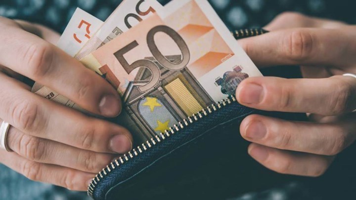 Έκτακτο βοήθημα 250 ευρώ.